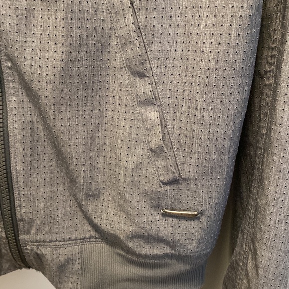 💥💥 SOLD 💥💥 Donna Karan lightweight grey front zip jacket size small. - Picture 7 of 9